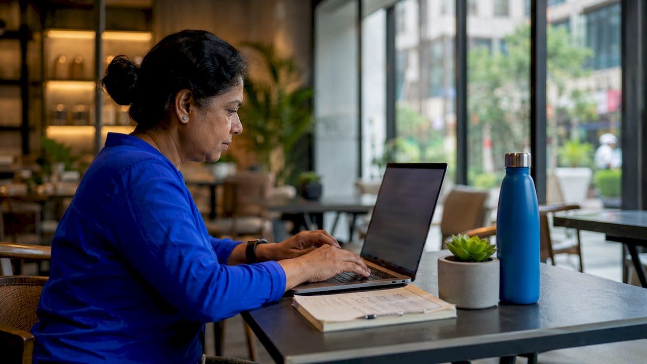 Translate Business Emails Instantly: A Pro Guide